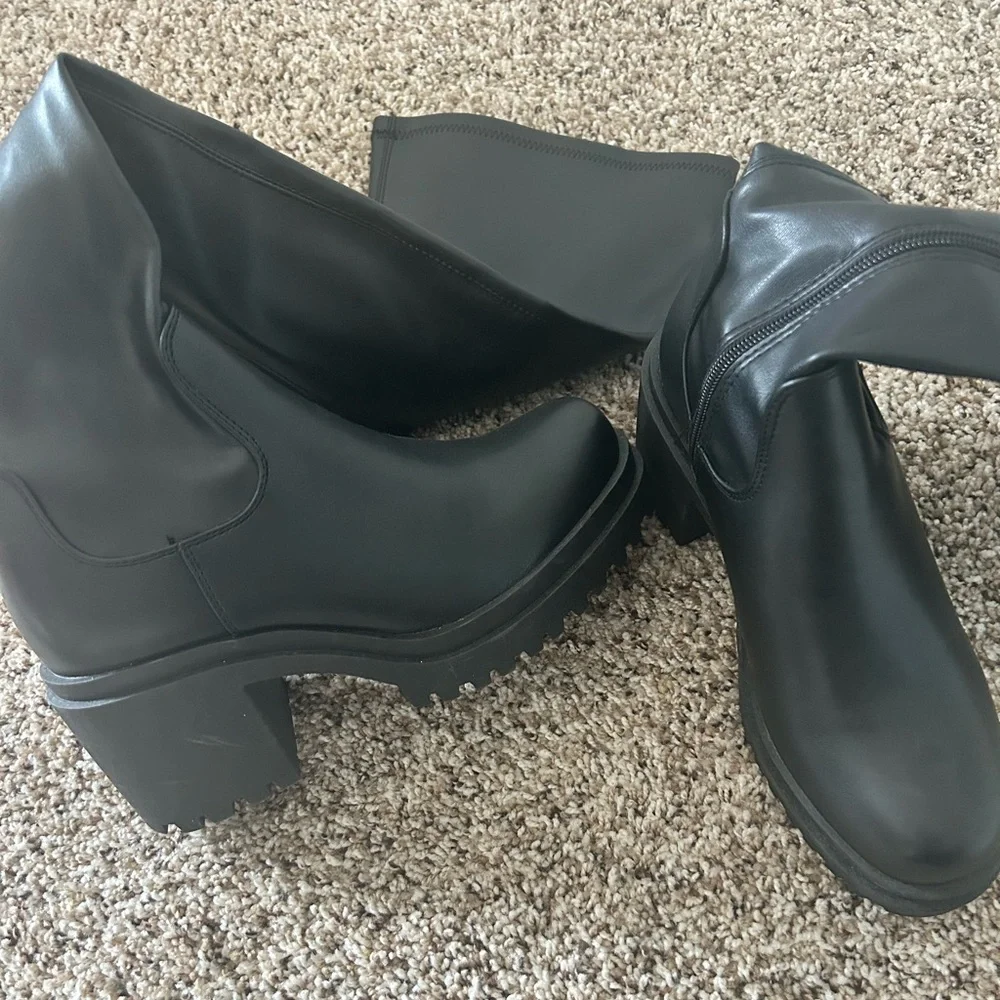 Black over the knee boots - Picture 2 of 3